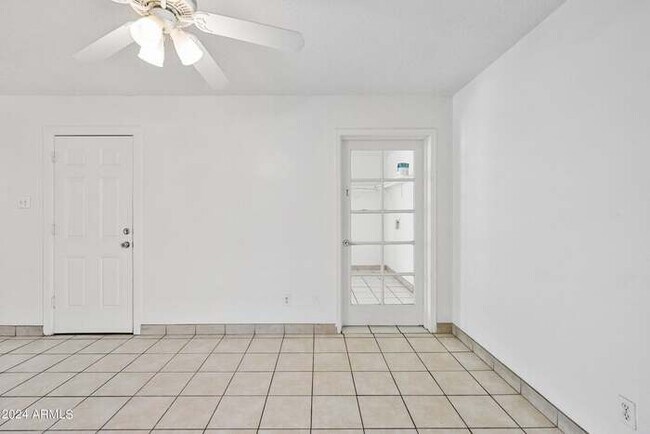 Building Photo - 3 bedroom