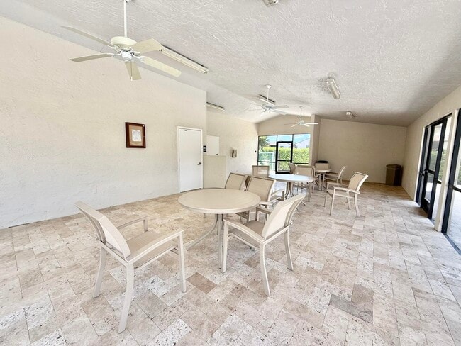 Building Photo - 8686 Eagle Run Dr