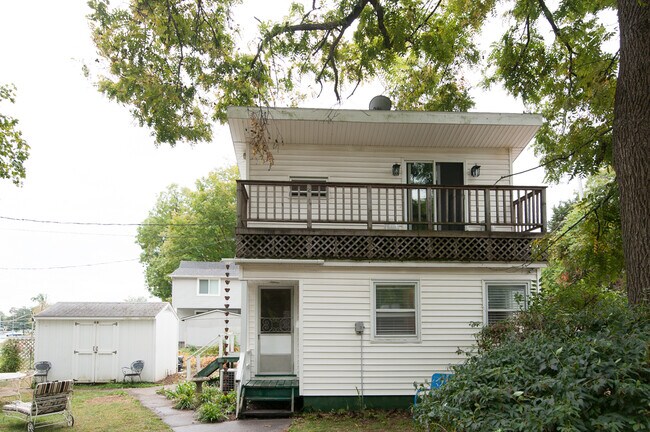 Building Photo - 219 S Gull Lake Dr