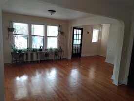 Building Photo - 15 Edison Ave