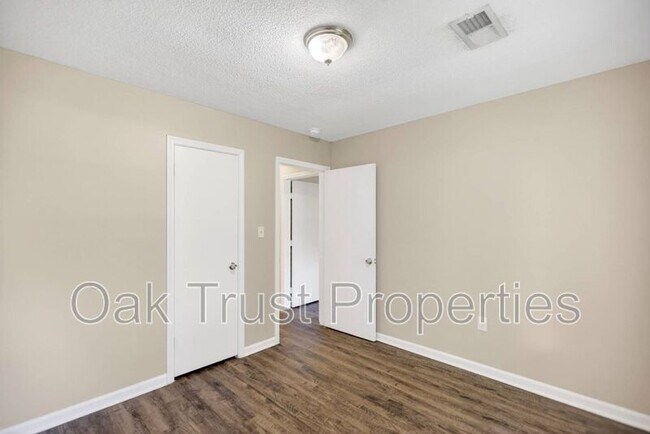 Building Photo - 103 Cambell Ct