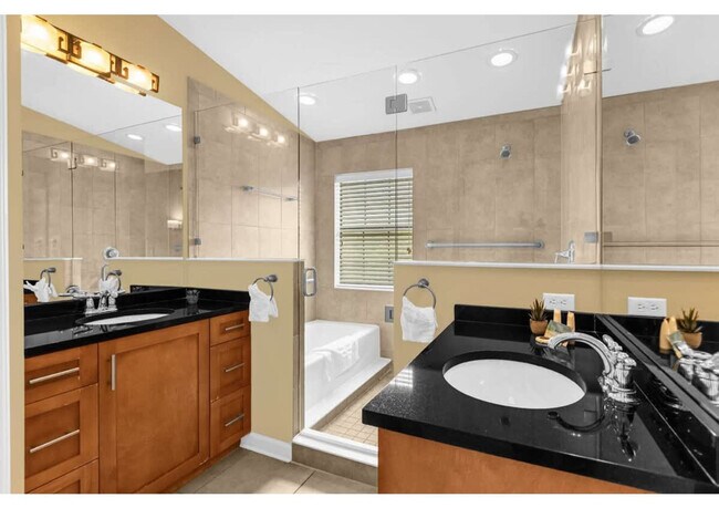 Building Photo - 14545 Damai Ln
