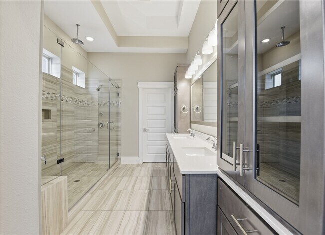 Building Photo - 819 Algona Ave