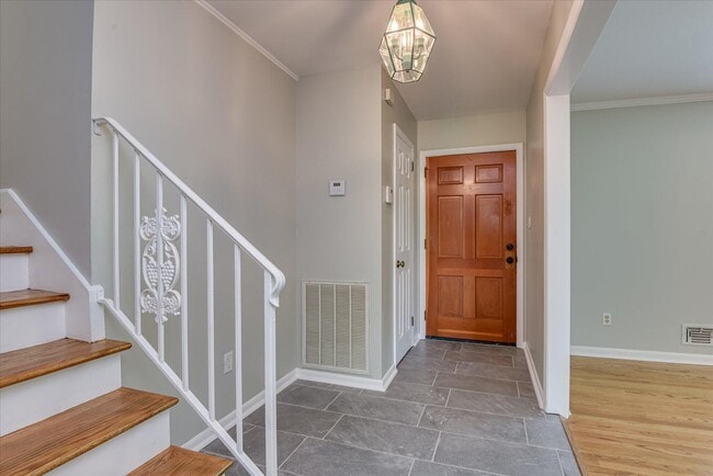 Building Photo - 813 Hammond Dr