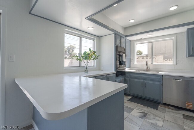 Building Photo - 2298 Golden Arrow Dr