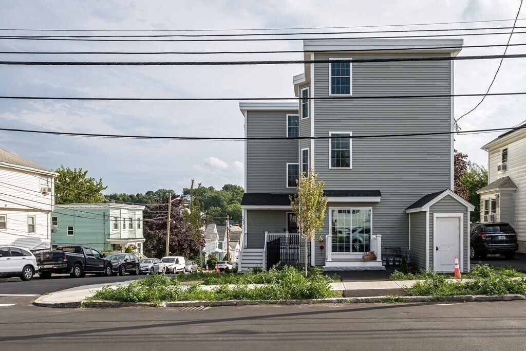 Building Photo - 241 Mountain Ave