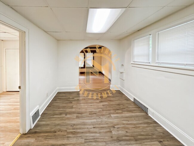 Building Photo - 608 2nd St