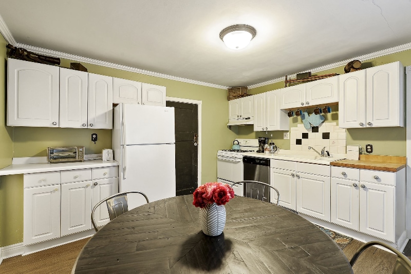 Building Photo - 422 NE 2nd St