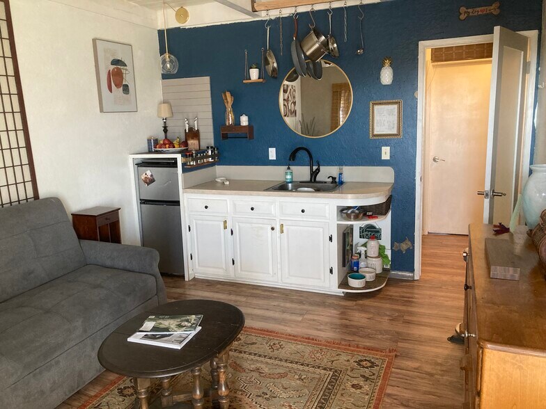 Kitchenette - 3329 Panorama Dr