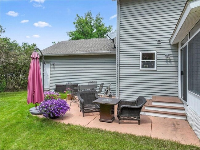 Building Photo - Spacious Like-New 2-Story with Office, Fireplace, Sunroom, Gourmet Kitchen & More!