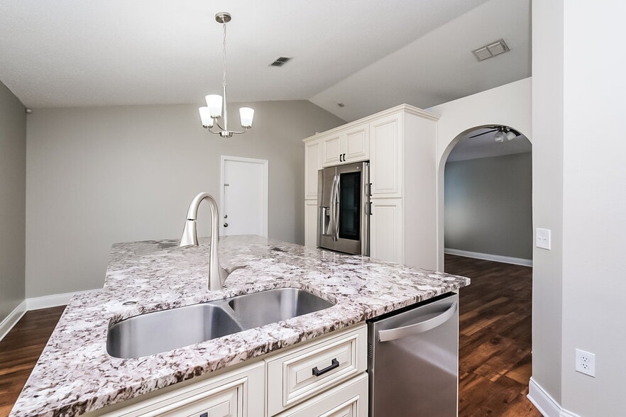 Building Photo - 1048 Brenton Leaf Dr