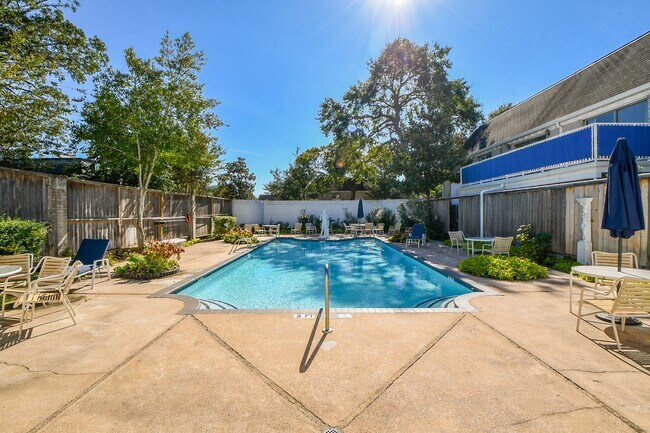 Building Photo - 2700 Bellefontaine St