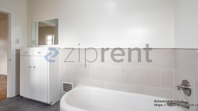 Building Photo - 1390 E Santa Clara St