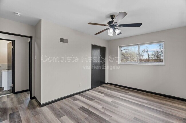 Building Photo - 5150 Wallingford Dr