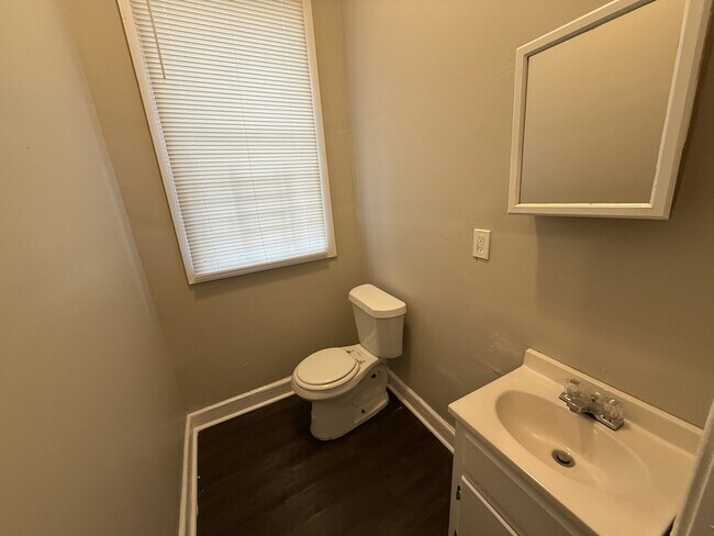 Building Photo - 852 Ioka Ave