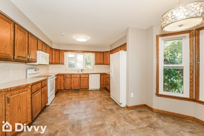 Building Photo - 6817 Salerno St NW