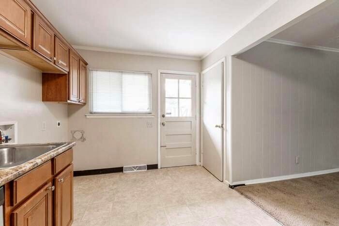 Building Photo - 765 Stinchcomb Dr