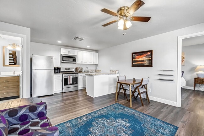 Building Photo - 4134 N Maroa Ave