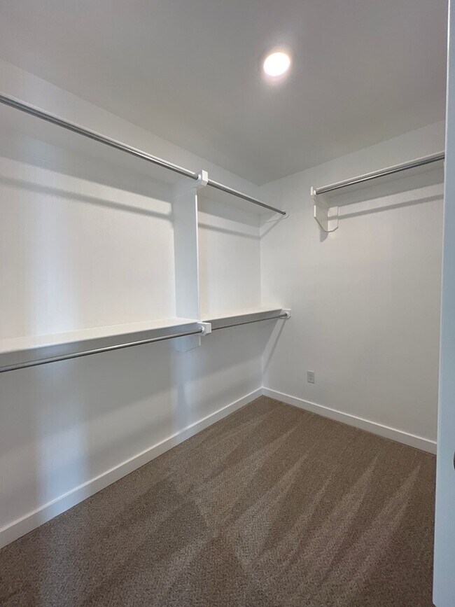 Building Photo - 7108 E County Rd 99 1/2