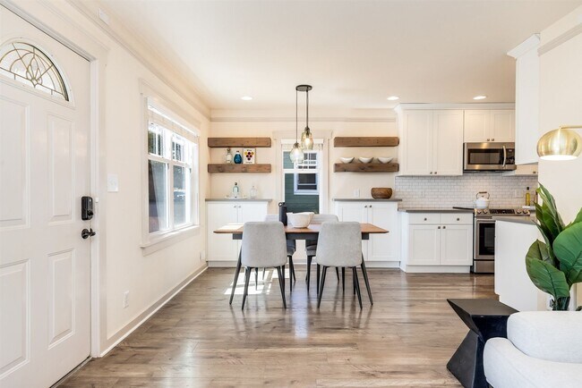 Building Photo - LIM DUPLEX