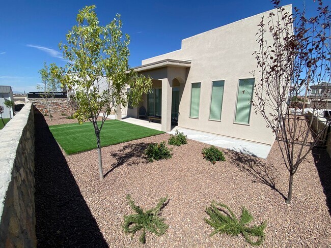 Building Photo - East El Paso 4 bed/ 2.5 Bath Refrig A/C