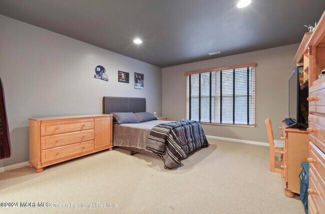 Building Photo - 29 Northwoods Rd