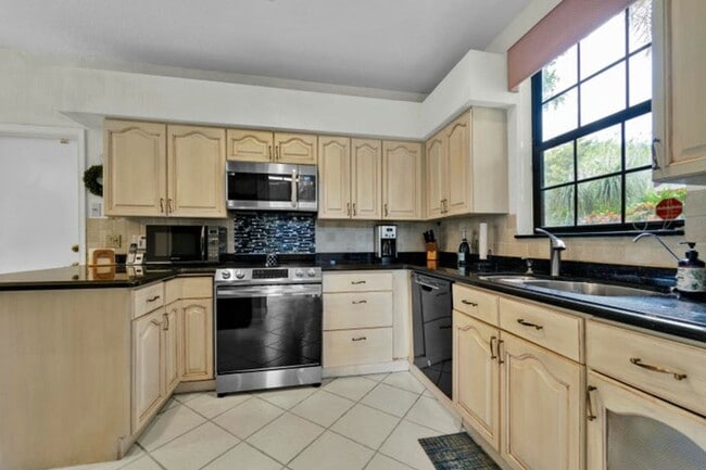 Building Photo - 7599 Mirabella Dr