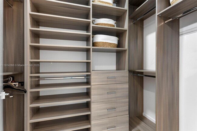 Building Photo - 17550 Collins Ave