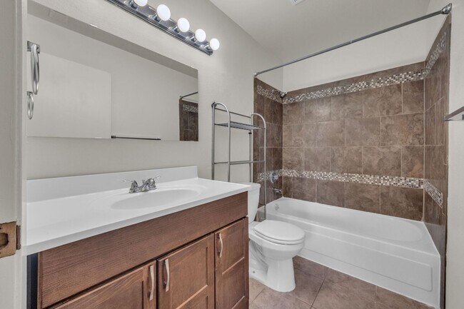 Building Photo - POWDERWOOD 1 BEDROOM