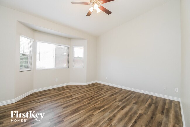 Building Photo - 677 W Mesquite Tree Ln