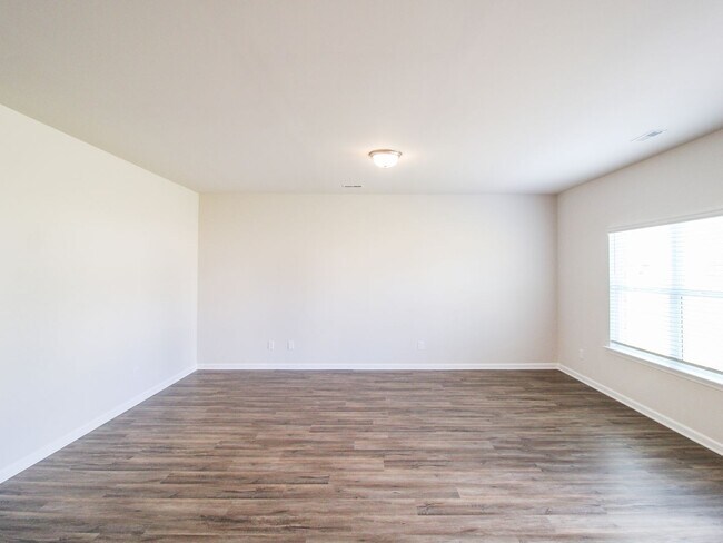 Building Photo - MOVE-IN Ready Home in New Market!