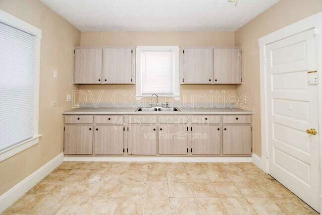 Building Photo - 3286 W 84th St