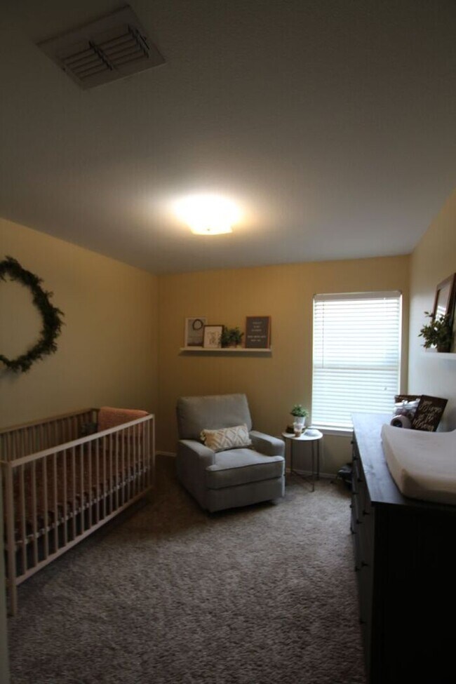 Building Photo - Tour Today! 4 bedroom 2 Bathroom in WHISD!