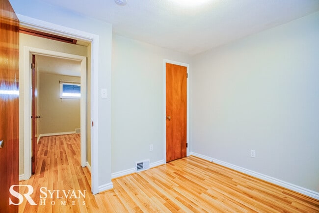 Building Photo - Your dream home is waiting for you.