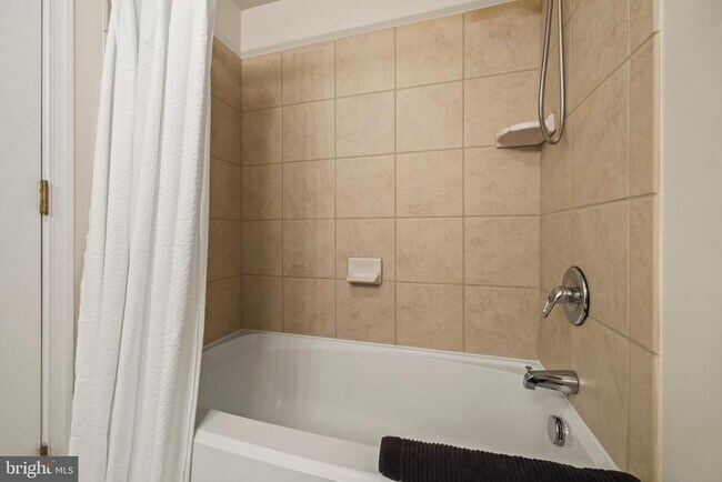 Building Photo - 631 D St NW