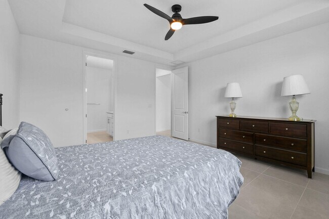 Building Photo - 758 SE Courances Dr