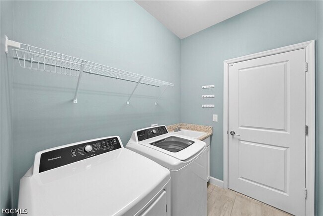 Building Photo - 11412 Canopy Loop