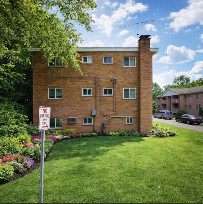 Building Photo - 170 Richardson