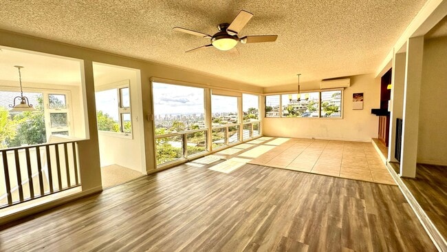 Building Photo - Available NOW - 3 Bedroom, 2 Bath, with a ...