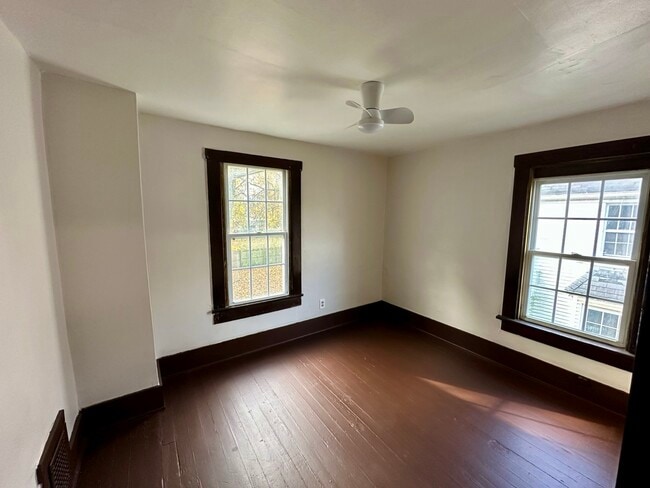 Building Photo - 362 E South St