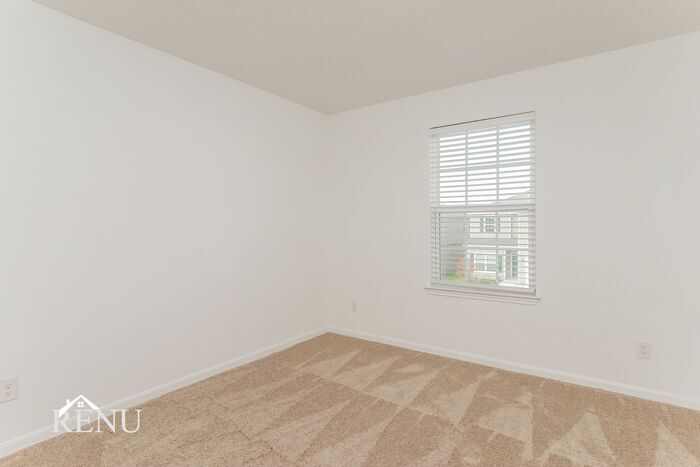 Building Photo - 2942 Jackson Smt