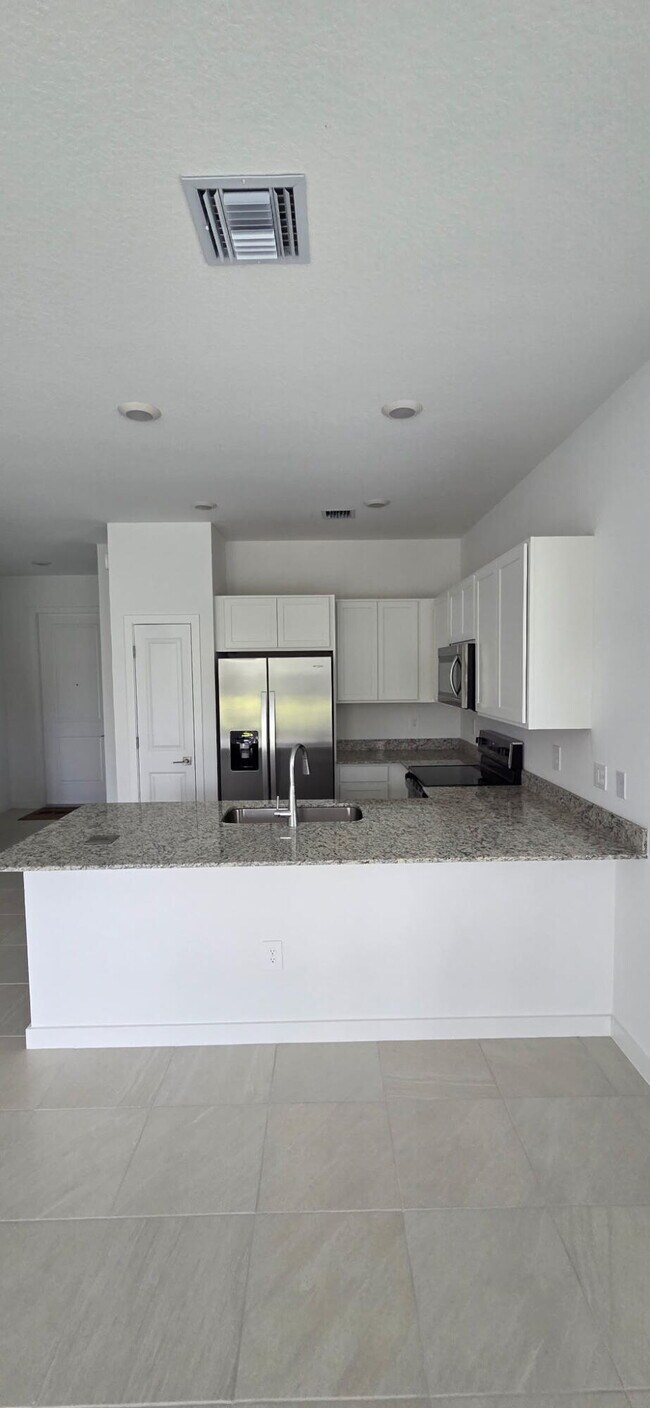 Building Photo - 202 Lakeside Lndg Dr