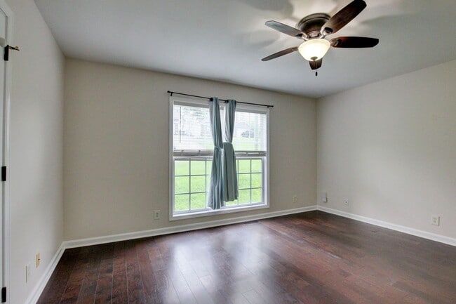 Building Photo - 3 bed 2 bath w sweet basement.  Go