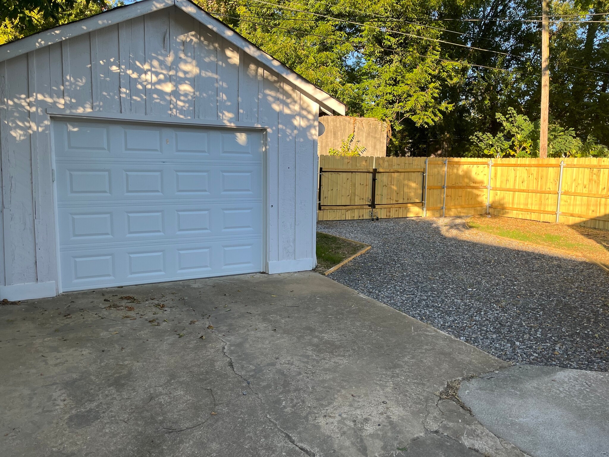 detached garage - 2403 Bailey Ave