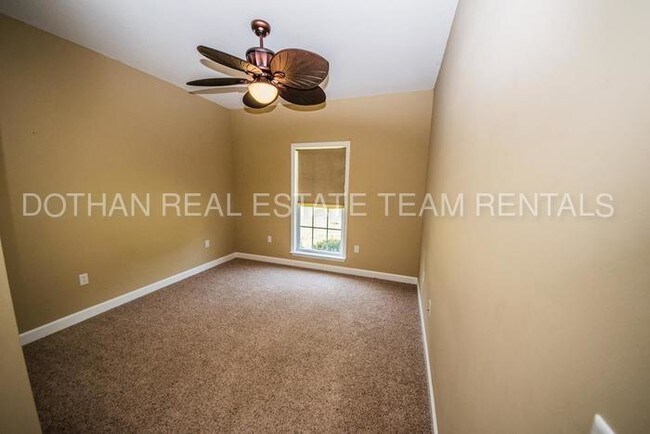 Building Photo - Country Living!