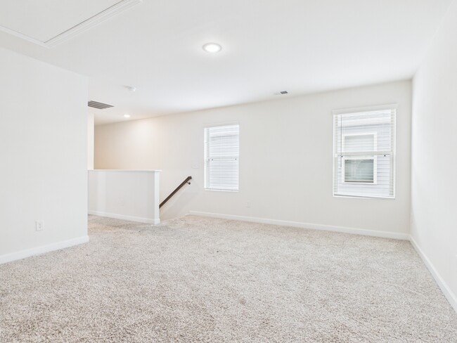 Building Photo - 3941 Woodland View Dr