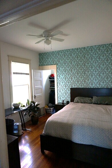 Bedroom 2 furnished - 2844 N Marion St