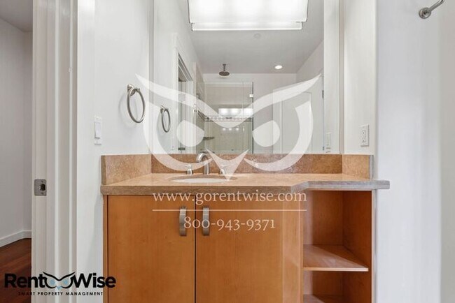 Building Photo - 727 Moraga St