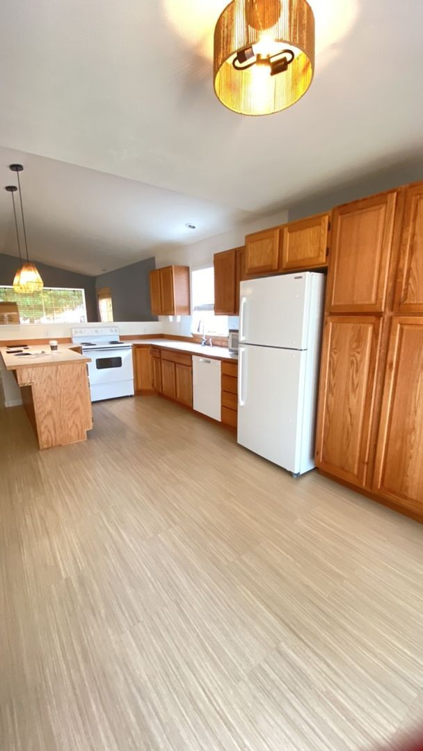 Building Photo - Rent Reduction! 3-Bed, 2-Bath Home with Mo...