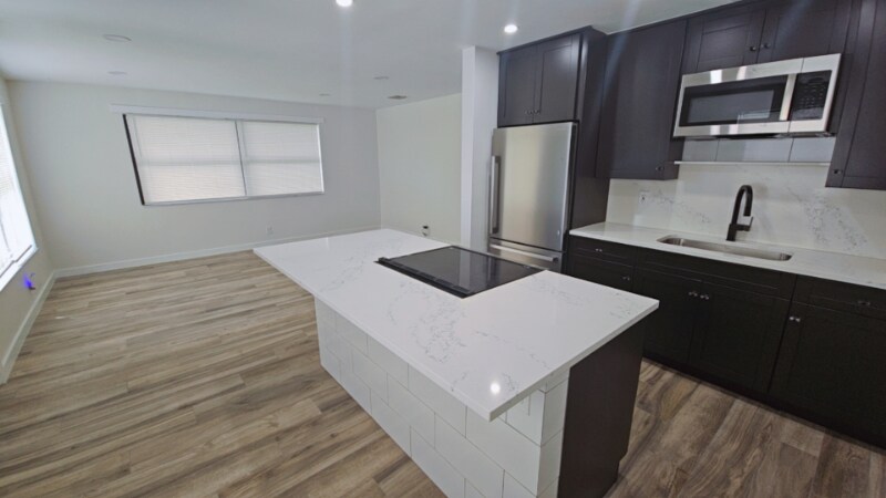 Building Photo - 844 W 9th St